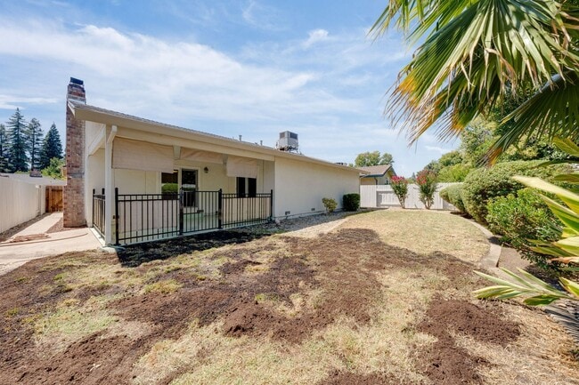 Building Photo - Charming 3 Bedroom Single-Story with Firep...
