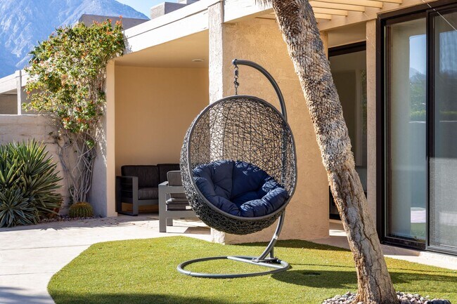 Building Photo - Stylish Palm Springs Retreat with Pool