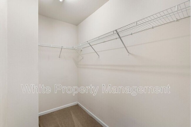 Building Photo - 7621 Mockernut Dr