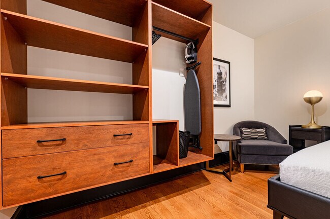 Building Photo - 1011 Canal St