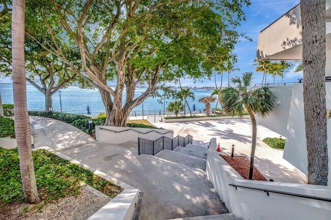 Building Photo - 2333 Brickell Ave