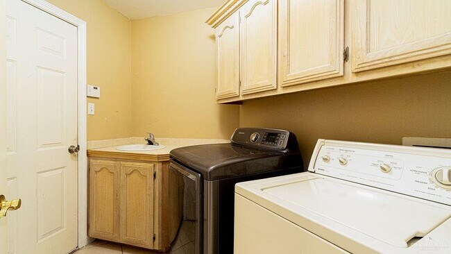 Building Photo - 19 Buffalo Ave