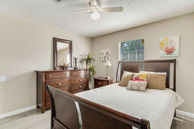 Building Photo - 3410 Green Briar Cir