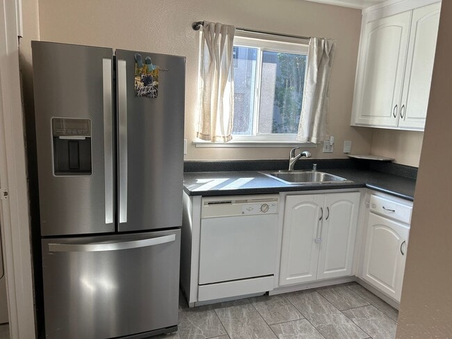 Building Photo - Welcome to your dream home in Hayward