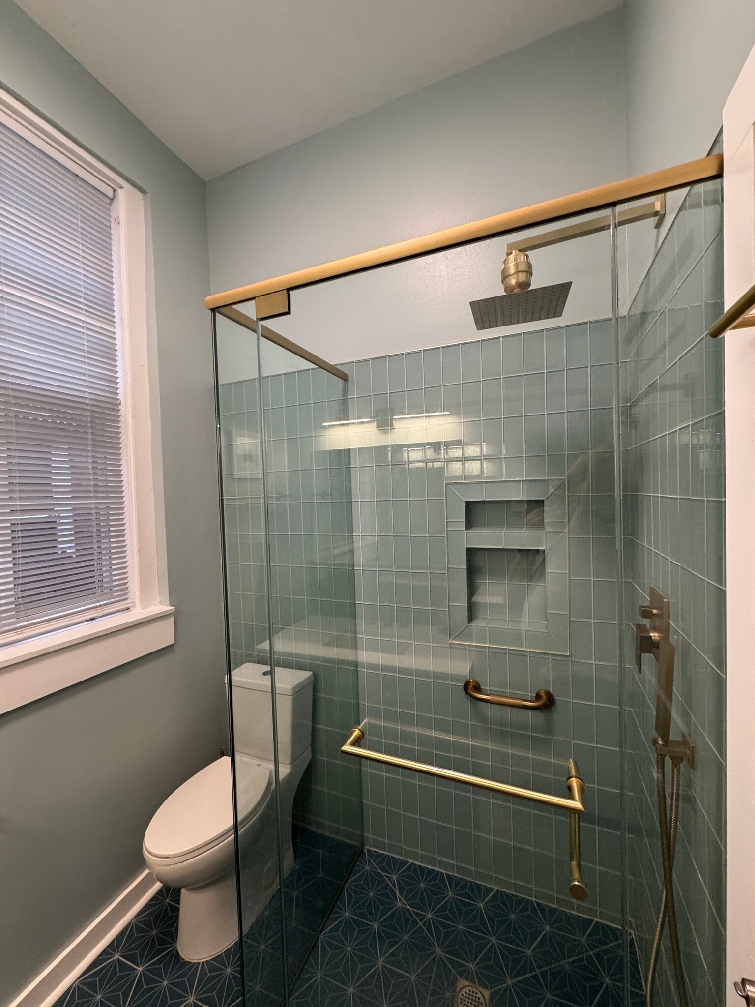 Bath Shower - 1843 W Grace St