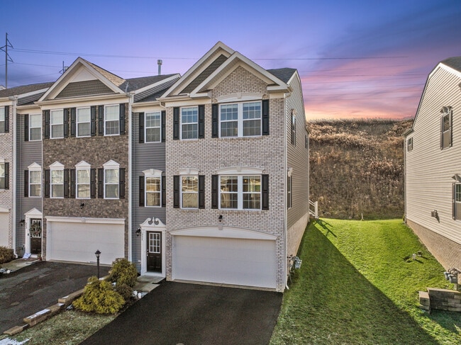 Building Photo - 321 Trinity Way