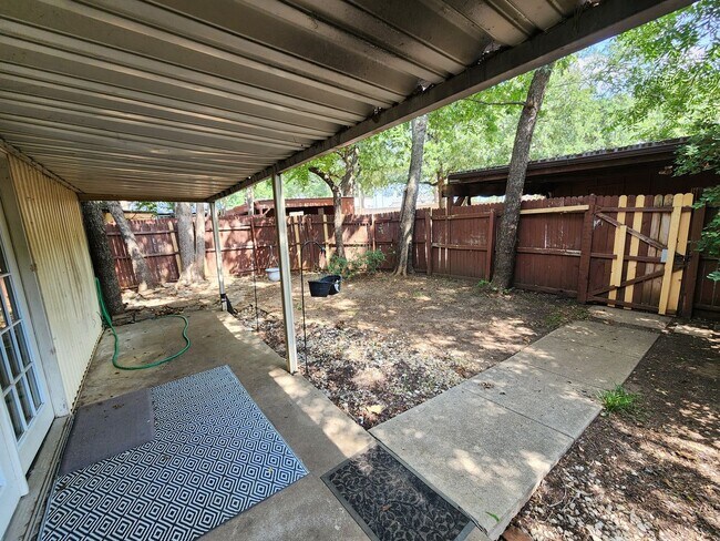 Building Photo - 7604 Bridges Ave