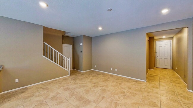 Building Photo - Beautiful 4-bedroom, 3-bath home with a loft.