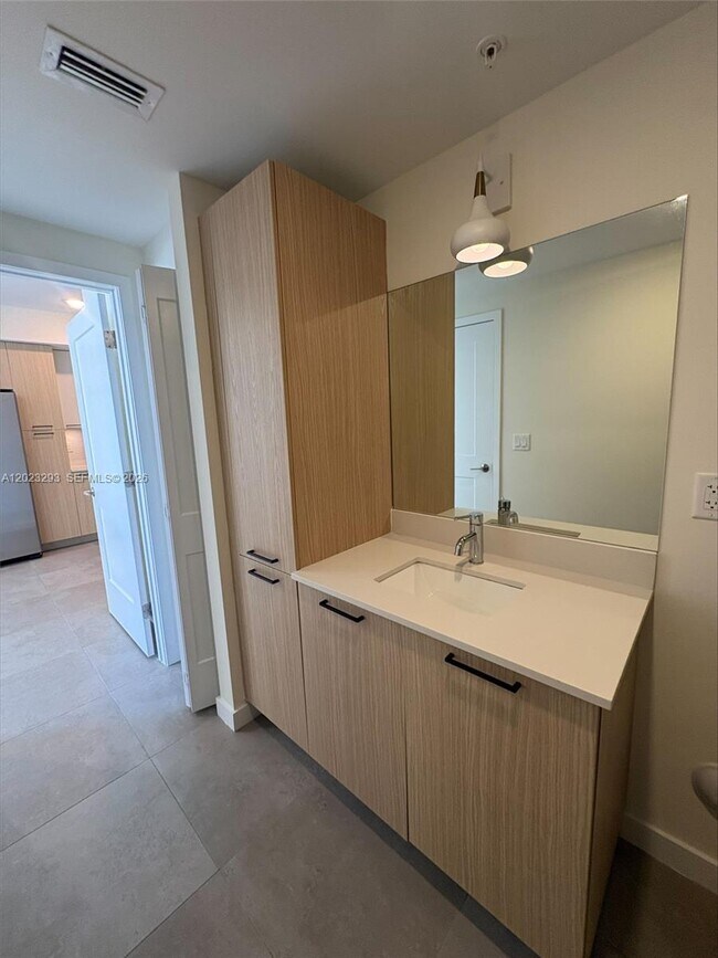 Building Photo - 16395 Biscayne Blvd