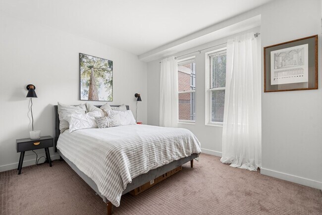 Building Photo - 16 Miner St