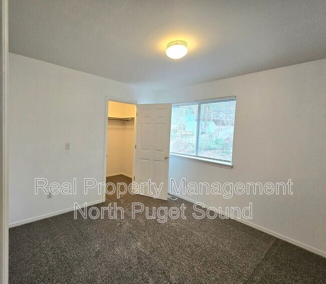 Building Photo - 5231 69th Dr NE