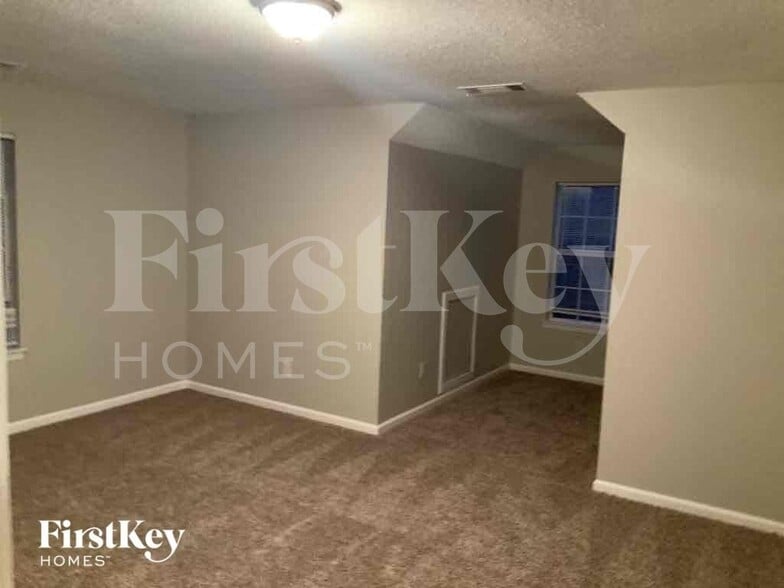 Building Photo - 226 Bonnes Dr SW
