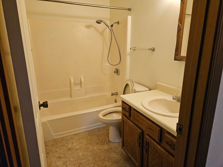 Building Photo - 208 Huckleberry Heights Dr