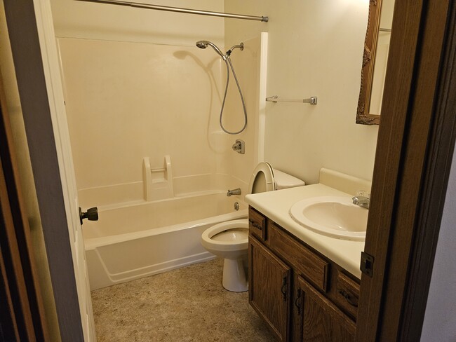 Building Photo - 208 Huckleberry Heights Dr