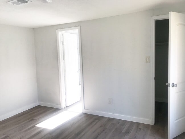 Building Photo - 3510 Fox Dr