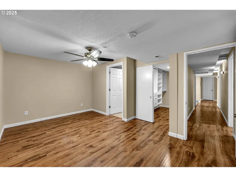 Building Photo - 1320 NW Maple Ln