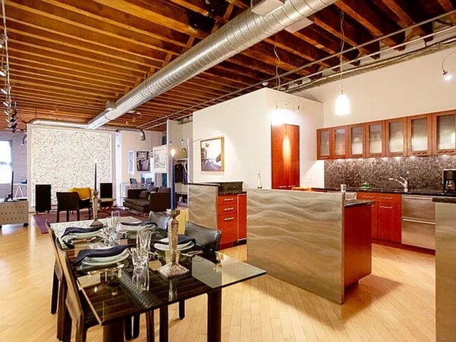 Building Photo - Beautifully 2-Bedroom Condo in Boston