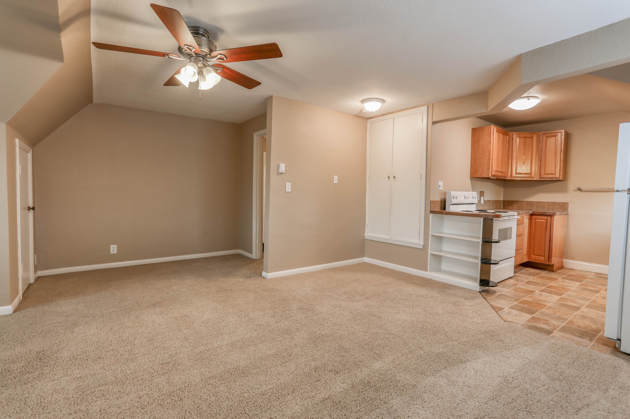 Building Photo - 3919 Creston Ave