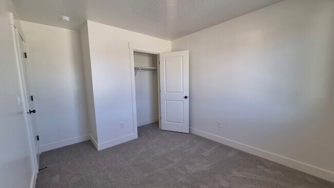 Building Photo - 5673 S Weehawken Ln