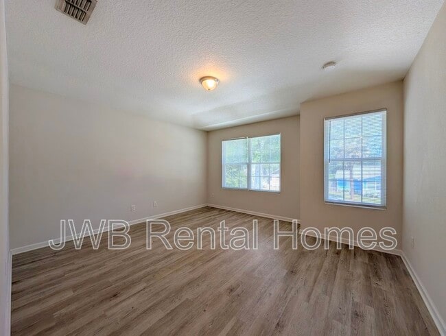 Building Photo - 9020 Eaton Ave