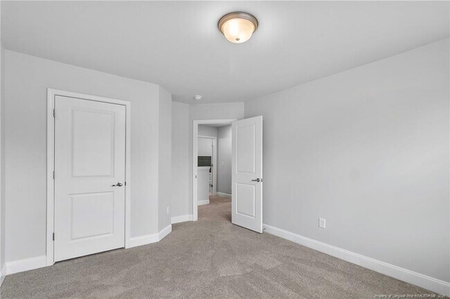 Building Photo - 243 Spring Flowers Dr