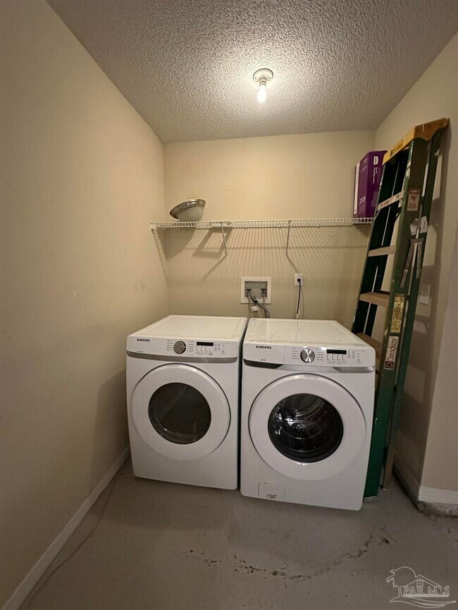 Building Photo - 4675 Calle Ladera