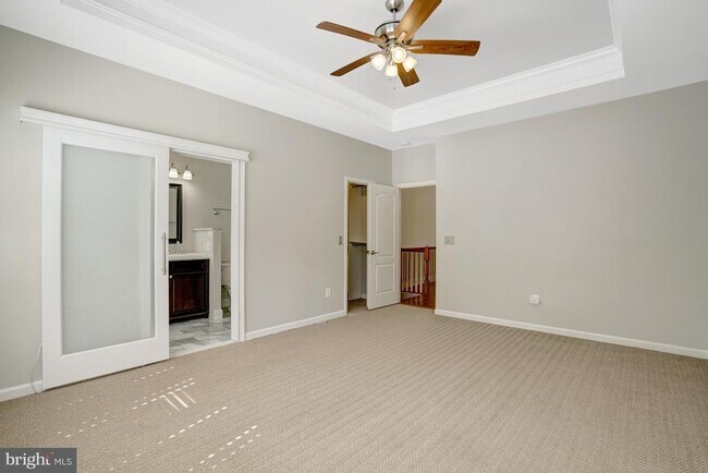 Building Photo - 6927 Rolling Creek Way