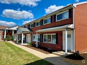 Building Photo - Beautiful Townhome for Rent in Mount Prospect