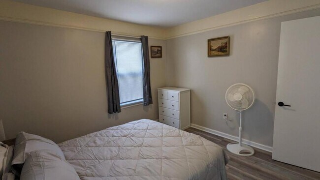 Building Photo - 1040 Howard St SE