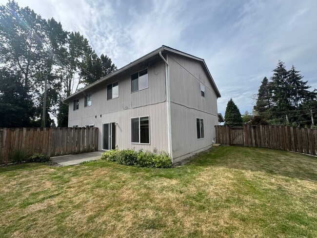 Building Photo - 610 11th Ave