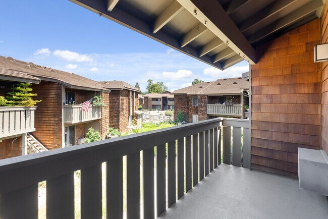 Building Photo - Stunning 1 Bedroom 1 Bath in Dana Point
