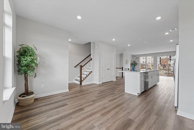Building Photo - 705 Sawback Sq NE