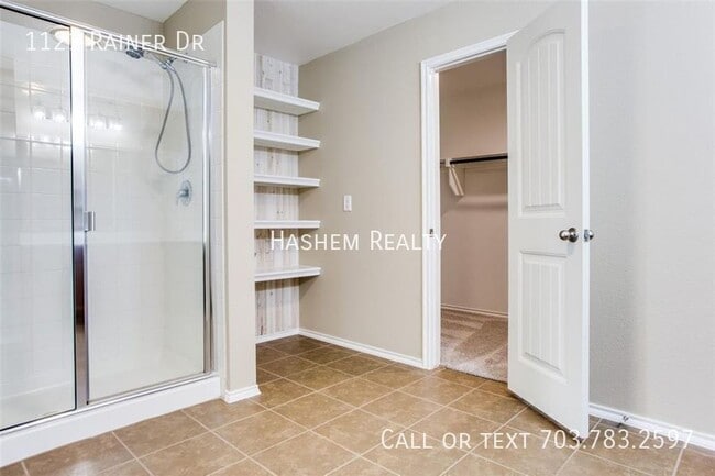 Building Photo - 1121 Rainer Dr
