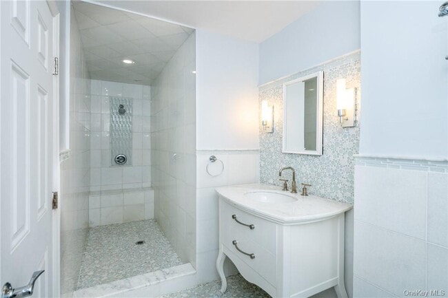 Building Photo - 14 Dimsdale Dr