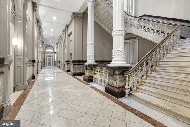 Building Photo - 1001 Chestnut St