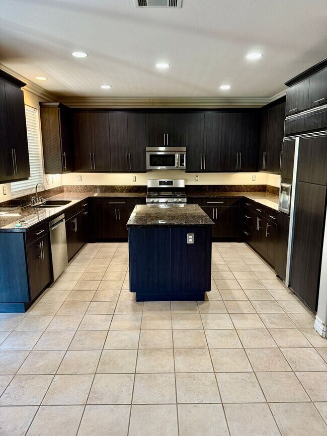 Building Photo - UPGRADED VICTORVILLE HOME