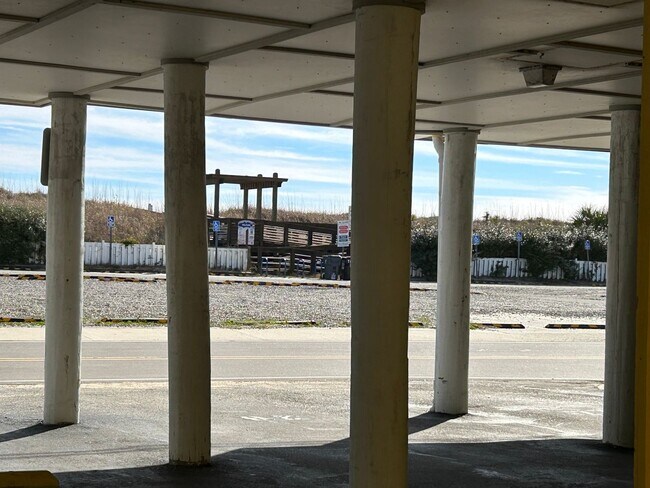 Building Photo - 302 Canal Dr