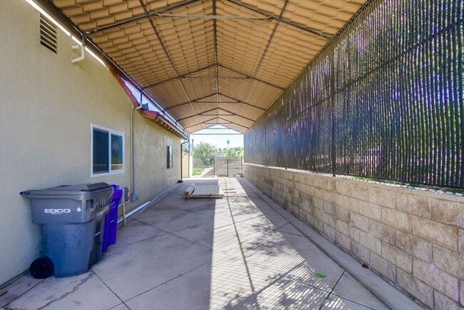 Building Photo - Peaceful Escondido 1BR with a full kitchen, bathroom and washer&dryer