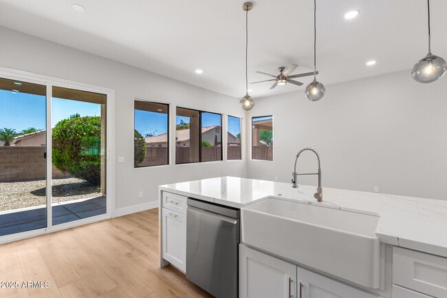 Building Photo - 13711 W Tara Ln