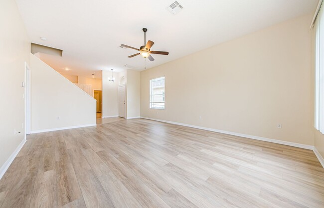 Building Photo - Beautiful 4 bedroom 3 bath townhome