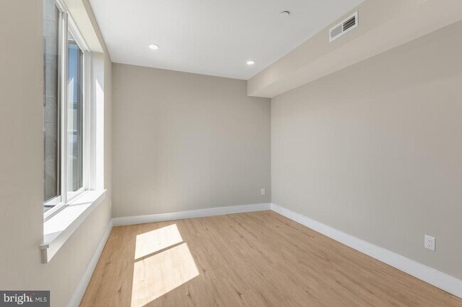 Building Photo - 1144 Frankford Ave
