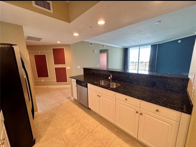 Building Photo - 800 N Tamiami Trl