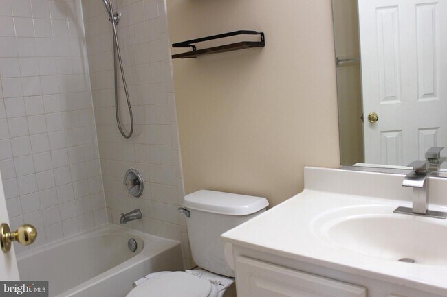 Building Photo - 42856 Golf View Dr