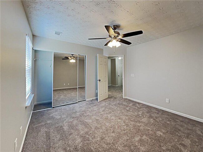 Building Photo - 227 Weatherstone Pointe Dr