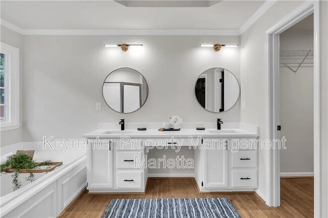 Building Photo - 991 Gentry Ln