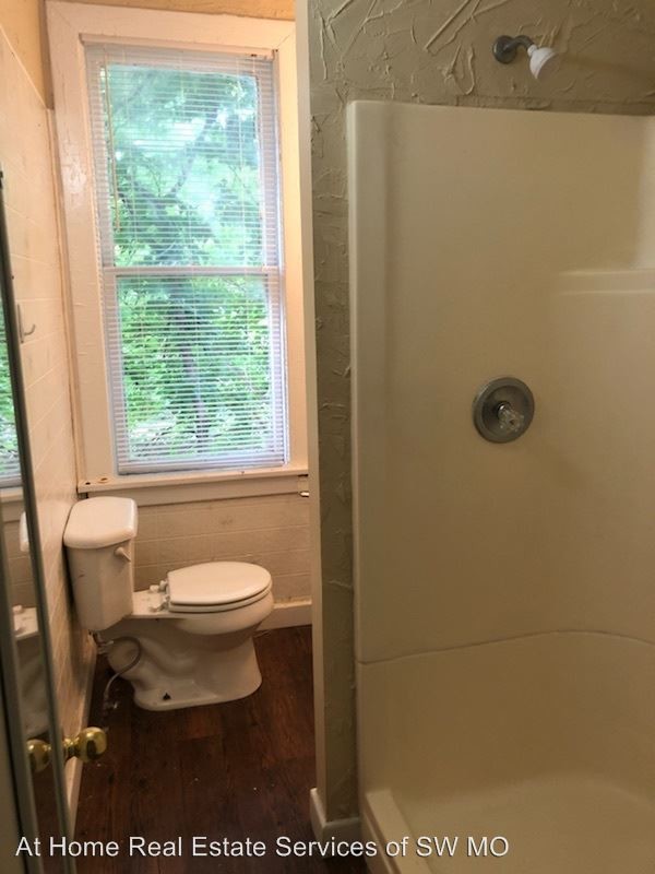 Building Photo - 1221 N Jefferson Ave