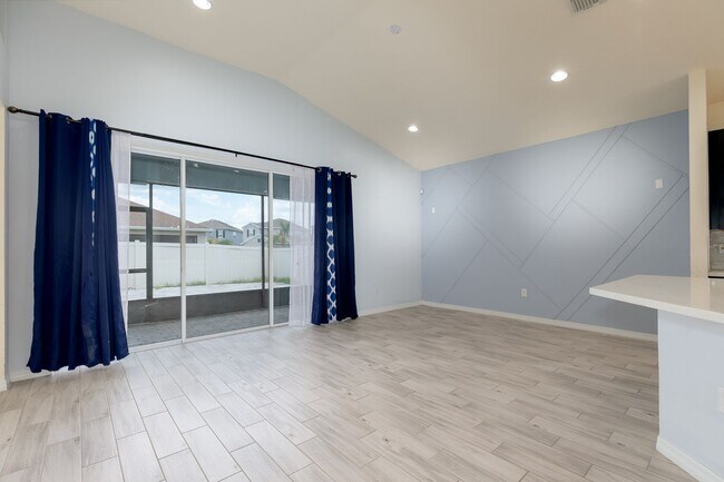 Building Photo - Swimming pool in Community here in this great 3 bdrm home!
