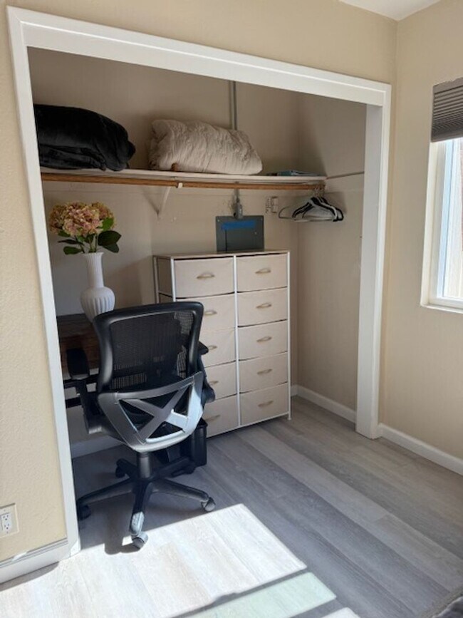 Building Photo - Bright & Airy 2-Bedroom Condo in Moraga, F...