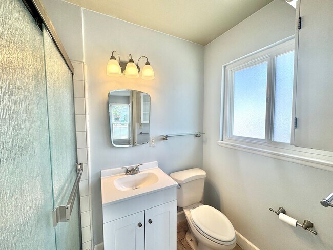 Building Photo - Beautiful 3bd/2ba HOUSE in Clairemont Mesa! 2-car Garage, AC, laundry, patio, VIEWS!