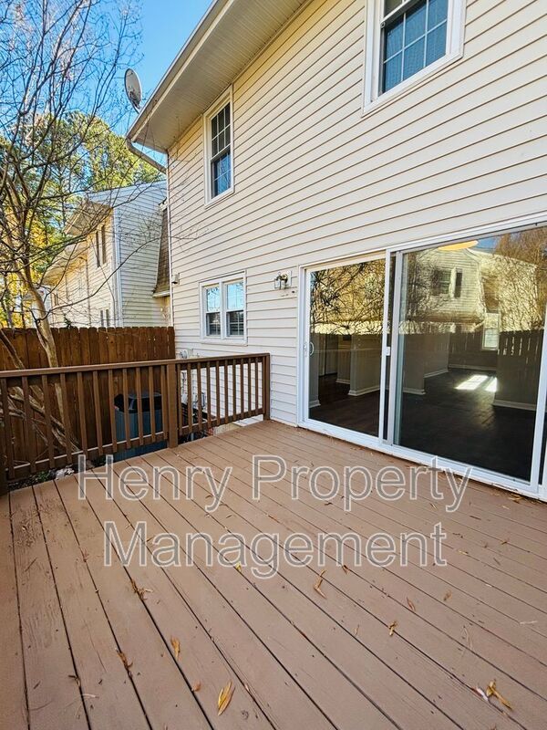 Building Photo - 903 Hampshire Ct